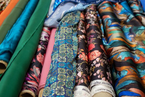 Dries Van Noten（ドリス・ヴァン・ノッテン）— アントワープの6人が生んだ、色彩とプリントの巨匠