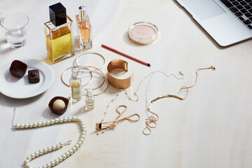 香水のレイヤリング技法｜複層的な香りを作るプロのテクニック