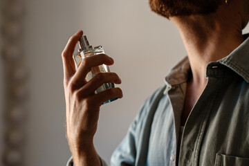 香水の正しいつけ方｜シーン別・効果的なテクニック