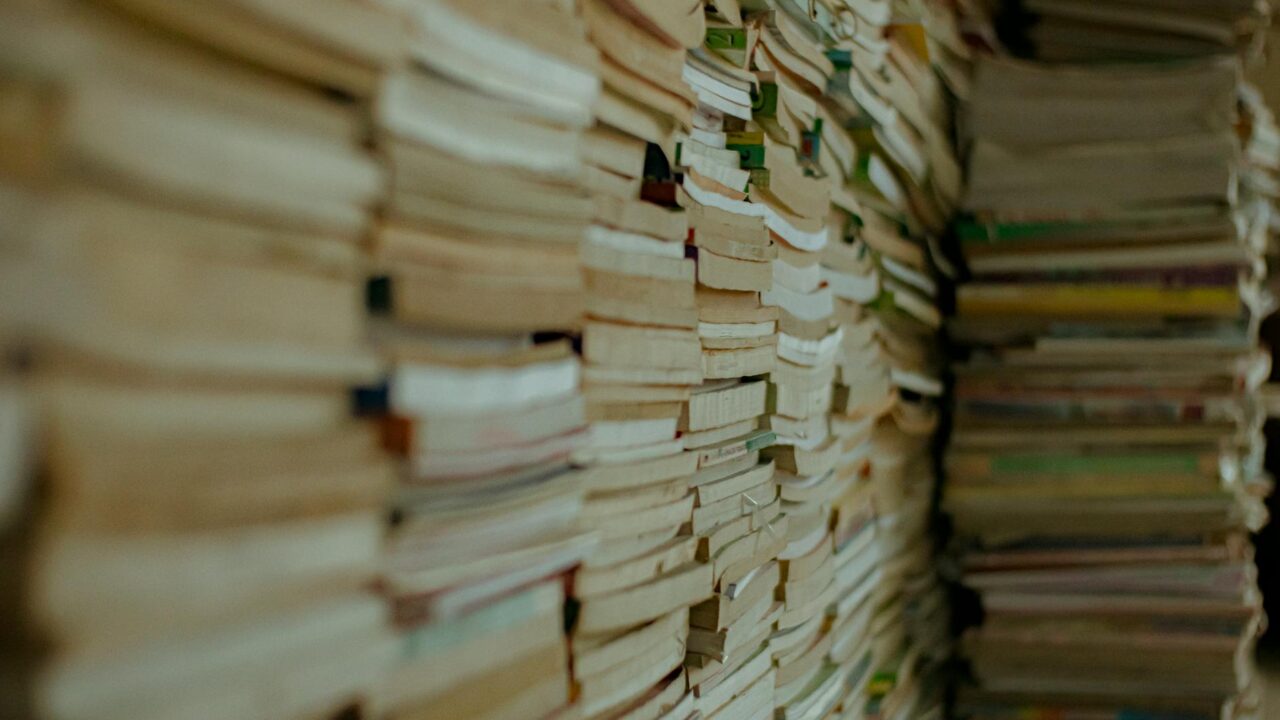 神保町の古書店 — 世界有数の古書街で巡る専門店5選